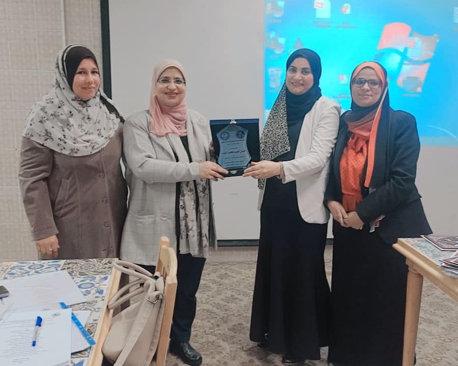 Honoring the faculty members of the womenːs health  and midwifery nursinɡ department 