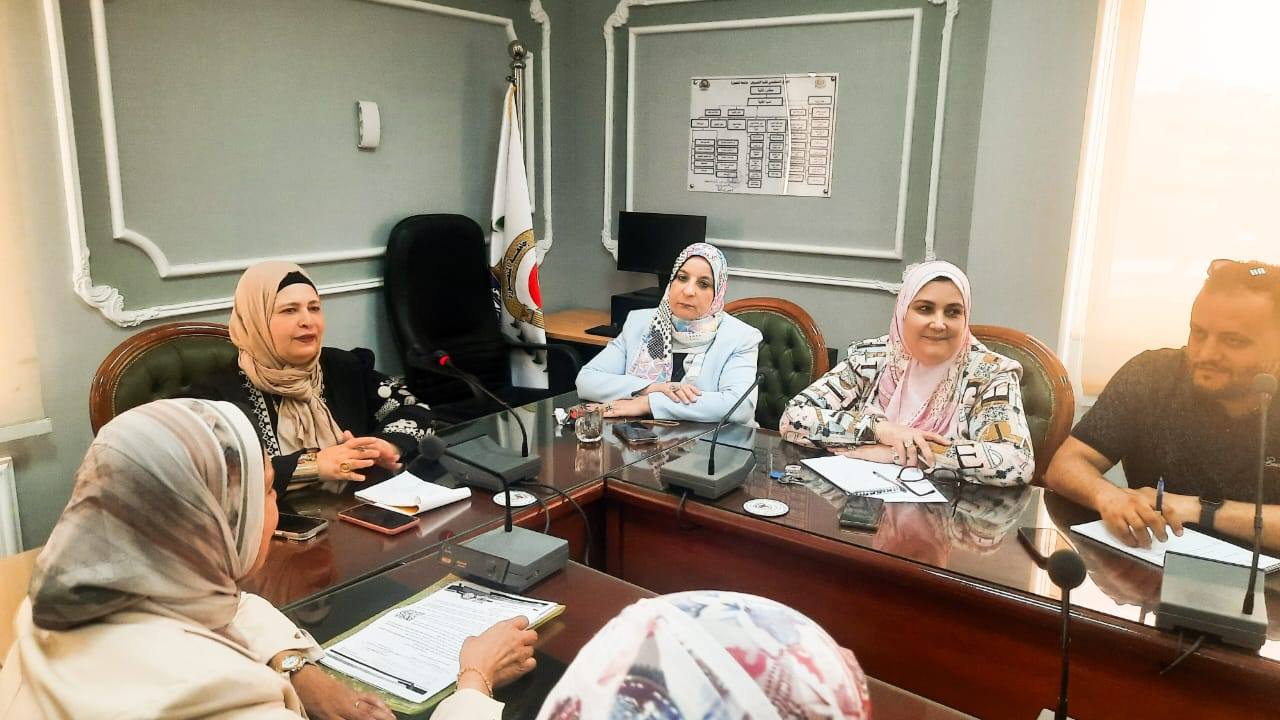 اجتماع عميد كلية التمريض جامعة المنصورة بوحدة التميز الحكومي