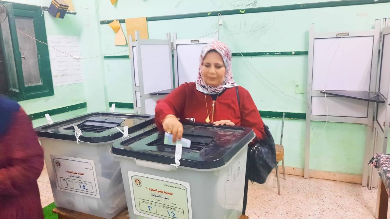 Participation of the Dean of the Faculty of Nursing, Mansoura University, by casting her vote in the Senate elections