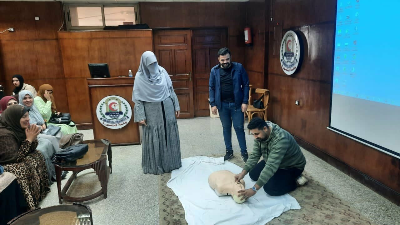 تدريب المجموعه الثانية من هيئة التمريض بمستشفى الباطنه التخصصي بجامعة المنصورة على 