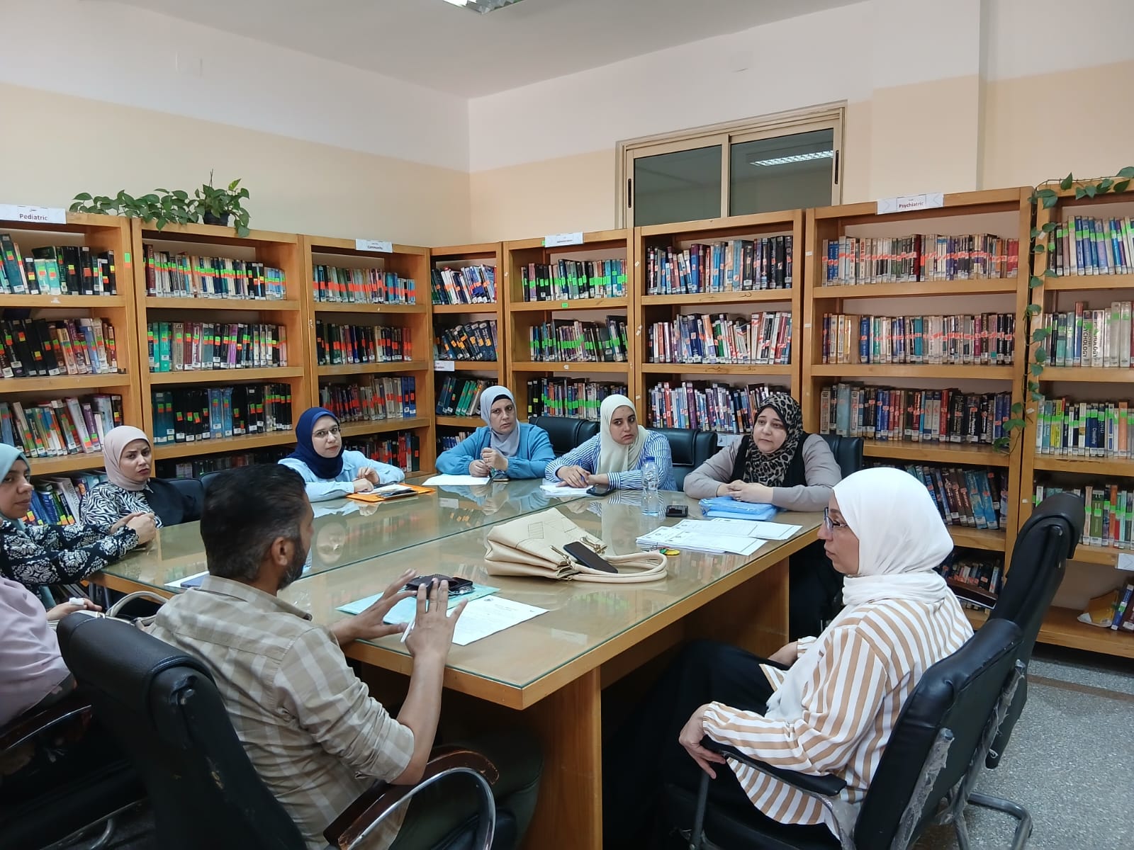 مناقشة إدارة بنوك الأسئلة بالاقسام العلمية وخطة العمل التنفيذية لوحدة القياس والتقويم بكلية التمريض جامعة المنصورة  