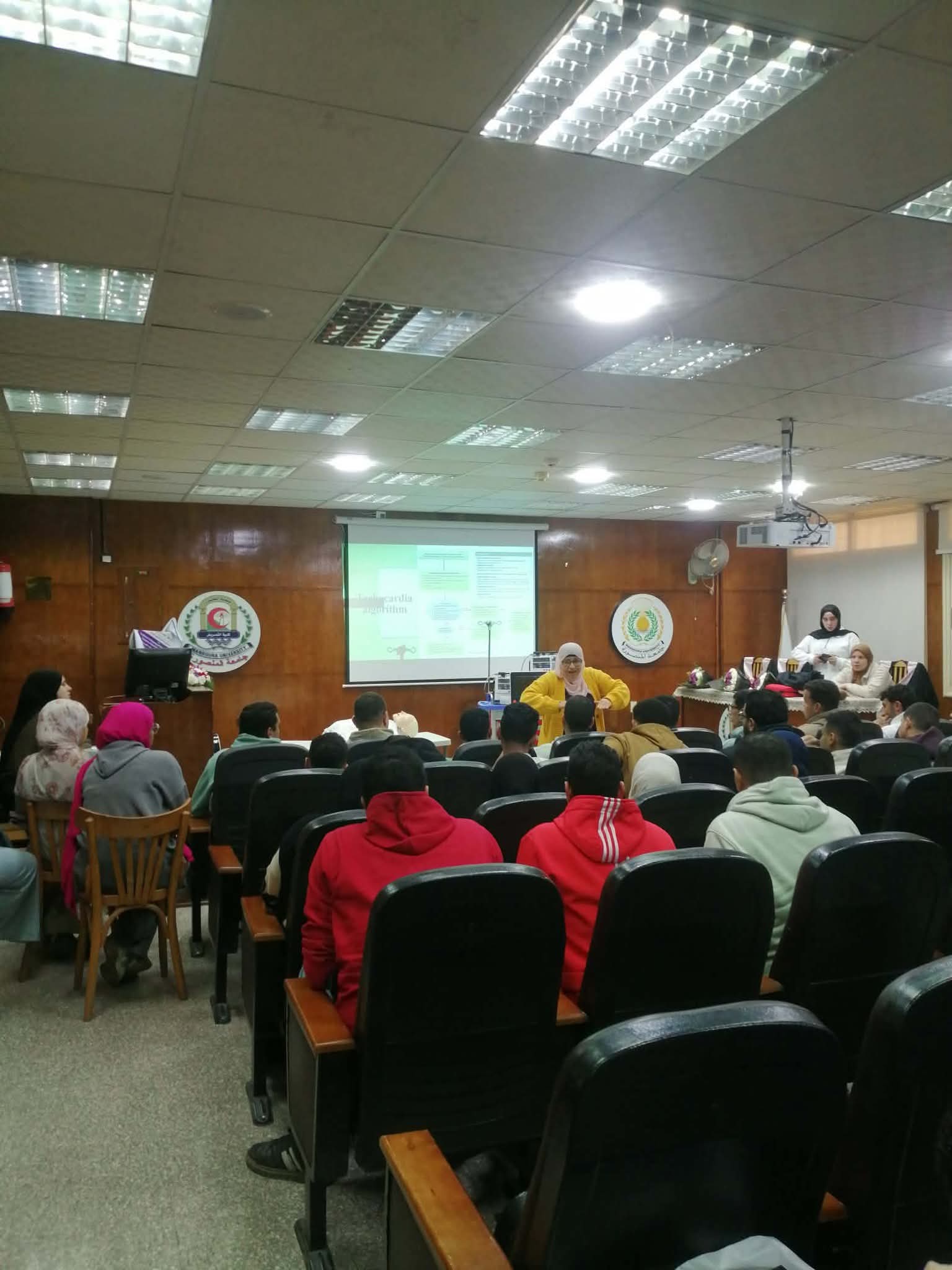 تنفيذ البرنامج التدريبي عن الاسعافات الاولية لمجموعة من الطلاب و الخريجين ضمن انشطة مركز الخدمة العامة