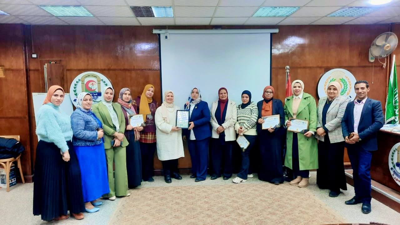   تكريم وتوزيع شهادات التقدير لأعضاء فريق الايزو بكلية التمريض _جامعة المنصورة  