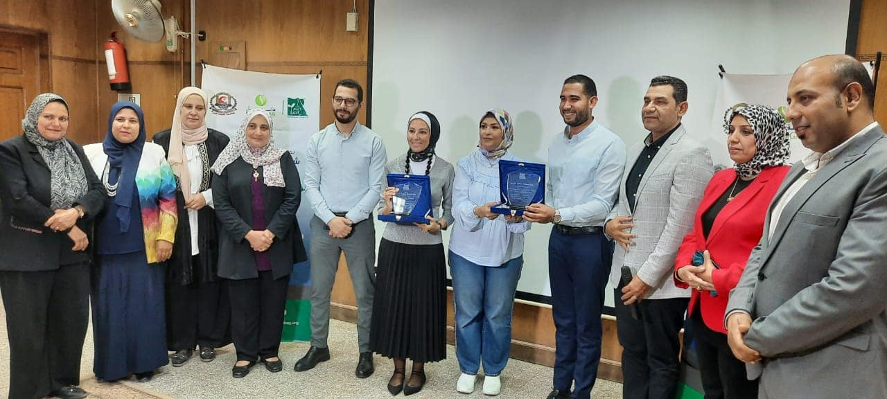 The closing ceremony for handing over certificates to trainees and trainers for a course to raise the efficiency of the nursing staff