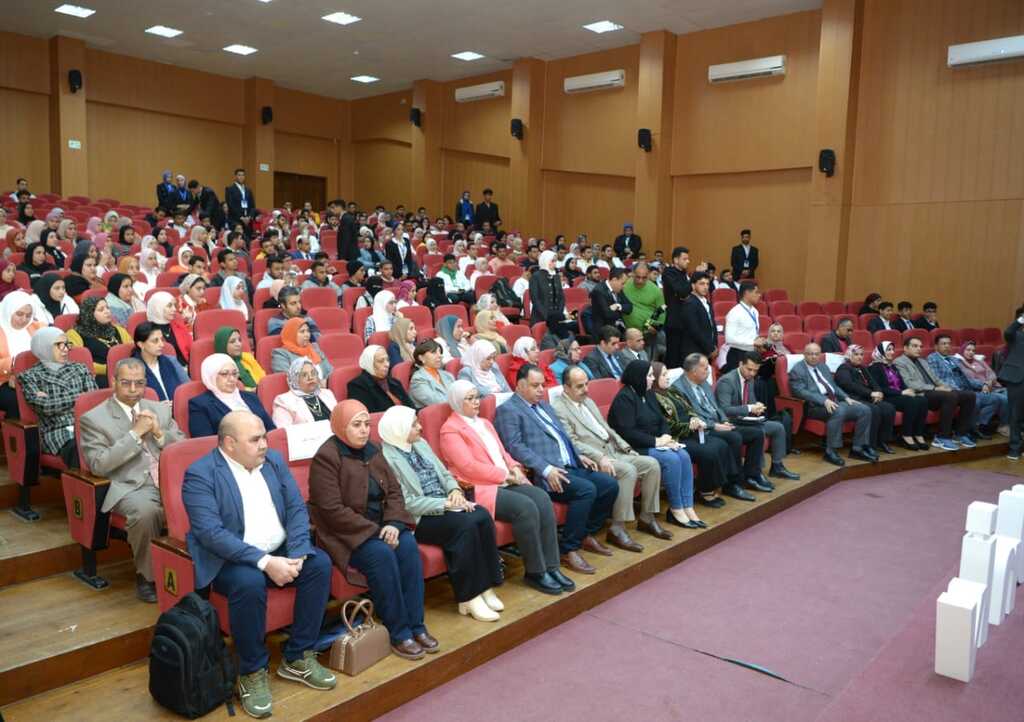 فعاليات اليوم الثانى للمؤتمر الدولي الحادي عشر لكلية التمريض : - المؤتمر فرصة للأكاديميين والخبراء  لتقديم رؤى جديدة للتعامل مع التحديات التي يواجهها نظام الرعاية الصحية فى مصر