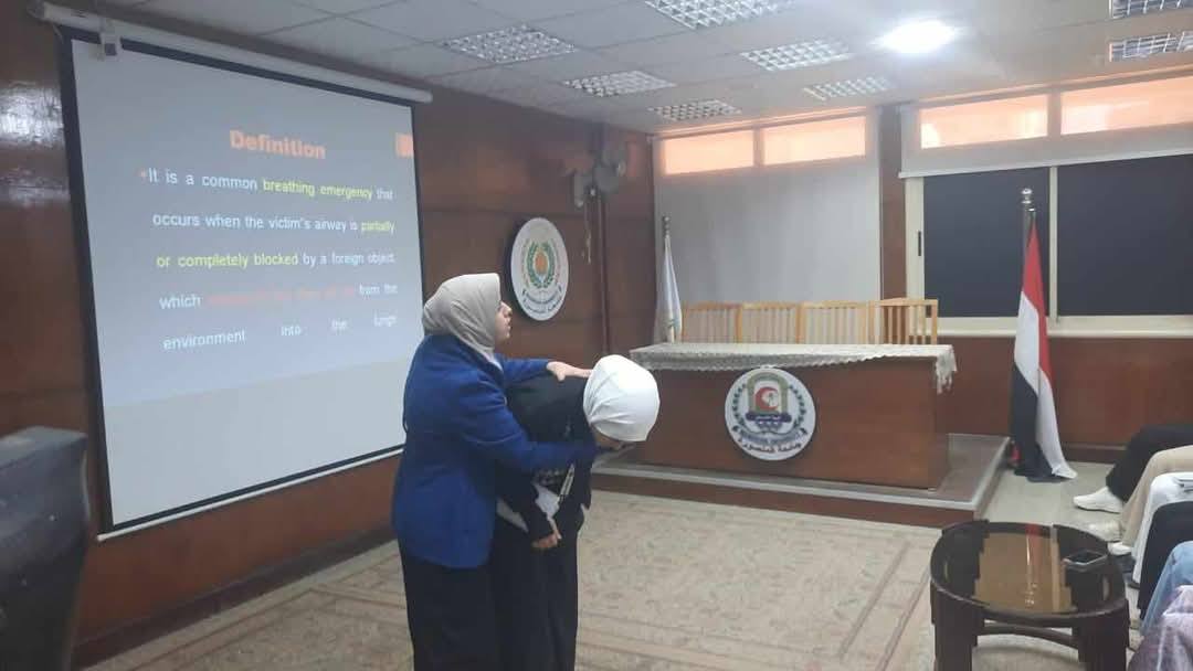 برنامج تدريبي عن الإسعافات الأولية لطلاب جامعة المنصوره بقاعة المؤتمرات بالكلية