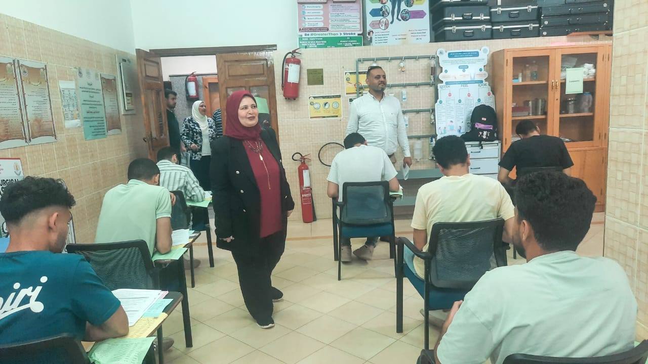 جولة تفقدية للاستاذ الدكتور/عبير زكريا- عميد كلية التمريض جامعة المنصورة للعملية الاختبارية بالفصل الدراسي الثاني للعام الاكاديمي ٢٠٢٤/٢٠٢٥