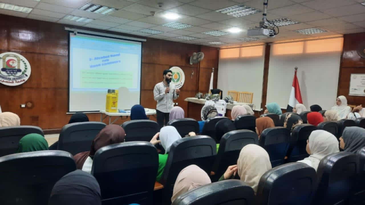 التدريب العملى لمجموعه من طلاب التمريض من داخل وخارج جامعة المنصورة