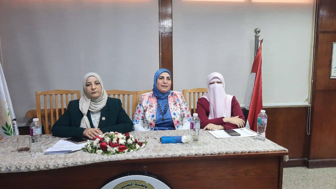 ندوة تعريفية عن إدارة الازمات والكوارث والحد من المخاطر بكلية التمريض جامعة المنصورة