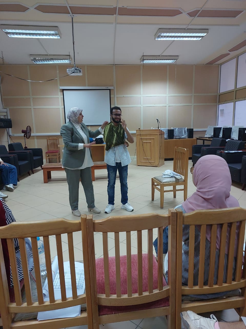 تنفيذ برنامج تدريبي عن الاسعافات الاولية لطلاب كلية الفنون الجميلة ضمن انشطة مركز الخدمة العامة 