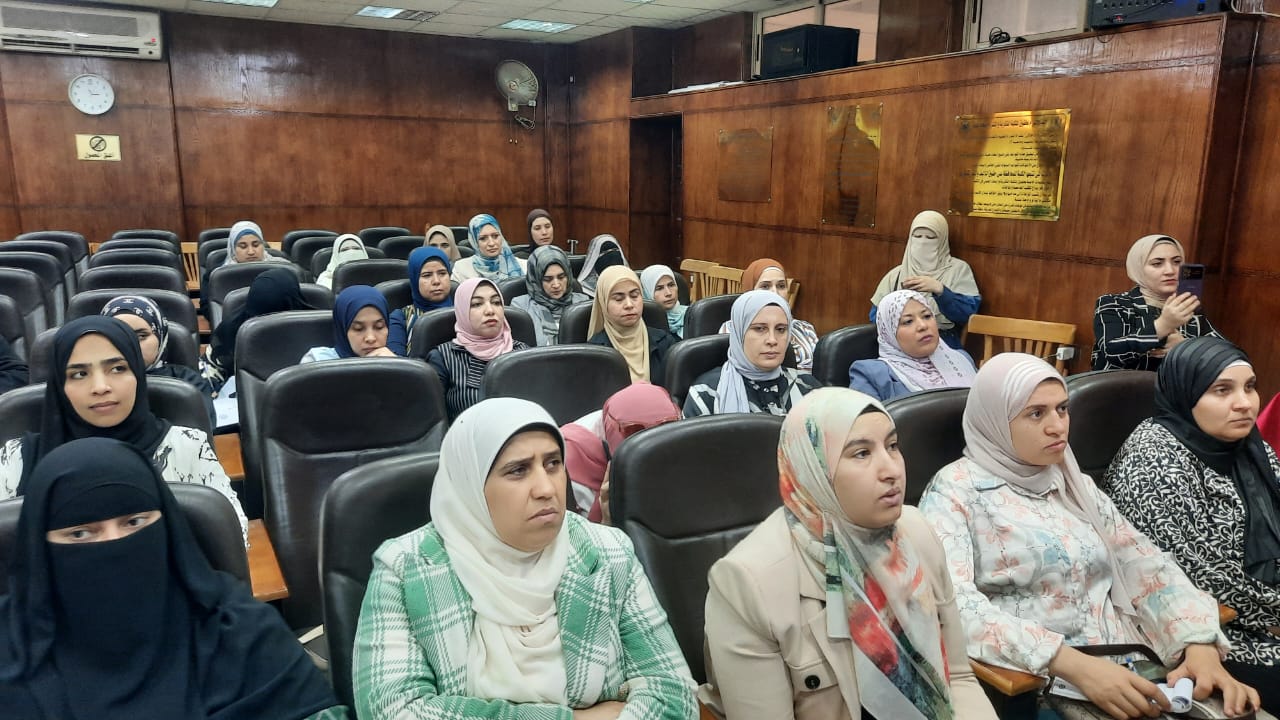 مشاركة قسم تمريض العناية الحرجة والطوارئ في الندوة التعريفية عن إدارة الازمات والكوارث والحد من المخاطر بكلية التمريض - جامعة المنصورة العام الأكاديمي ٢٠٢٥-٢٠٢٦