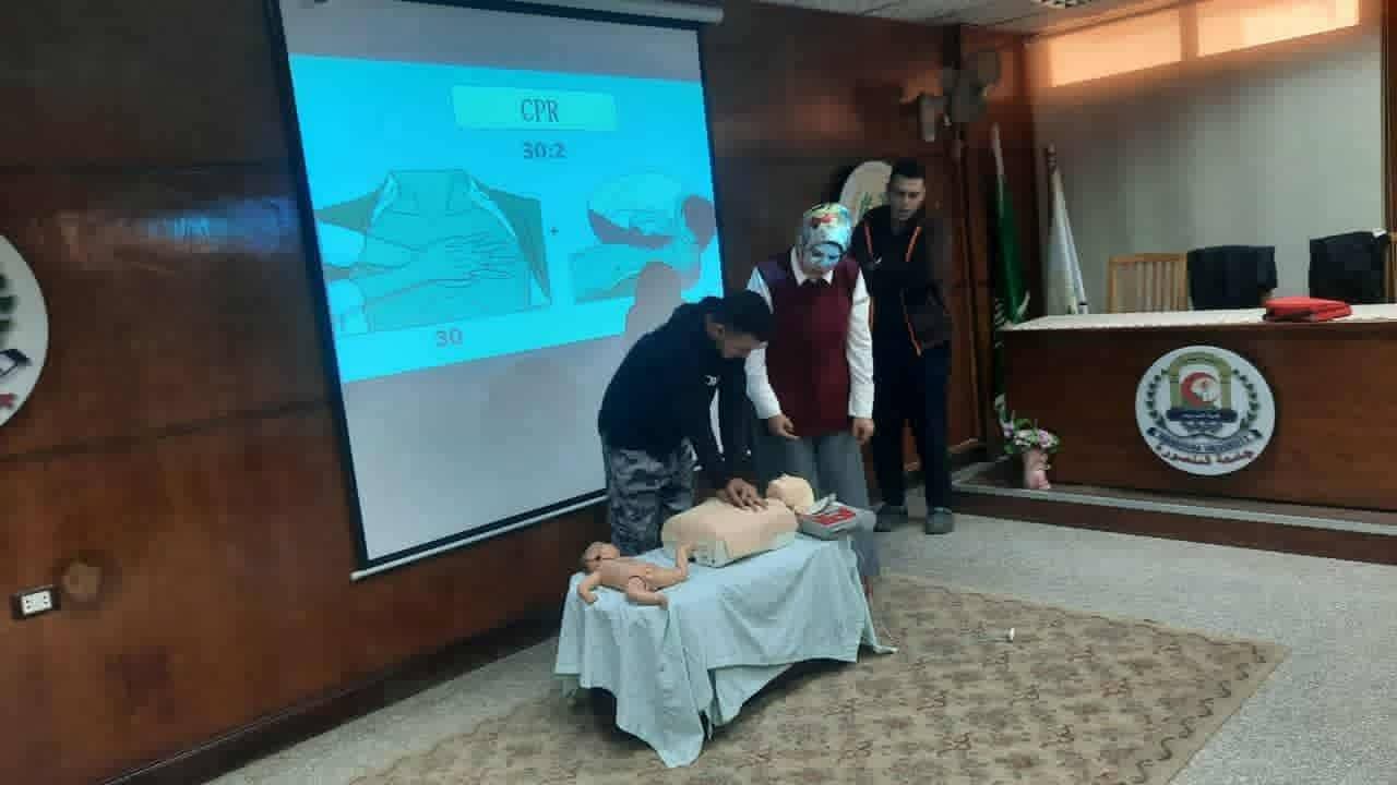 تنفيذ البرنامج التدريبي عن الاسعافات الاولية لهيئة التمريض بمستشفي الباطنة التخصصي ضمن انشطة مركز الخدمة العامة