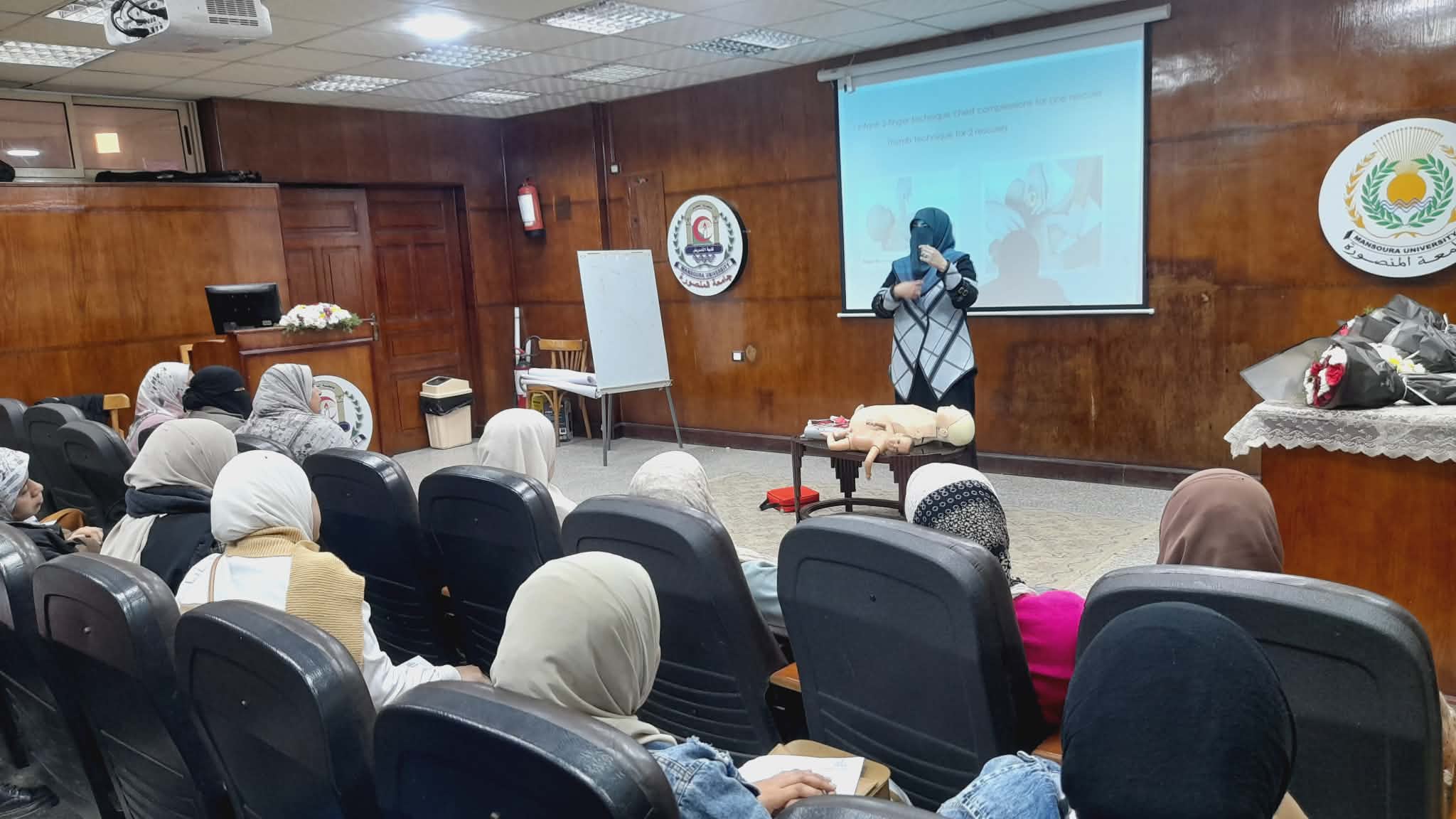 تدريب المجموعه الثانيه من هيئة التمريض بمستشفى الباطنه التخصصي بجامعة المنصورة على 