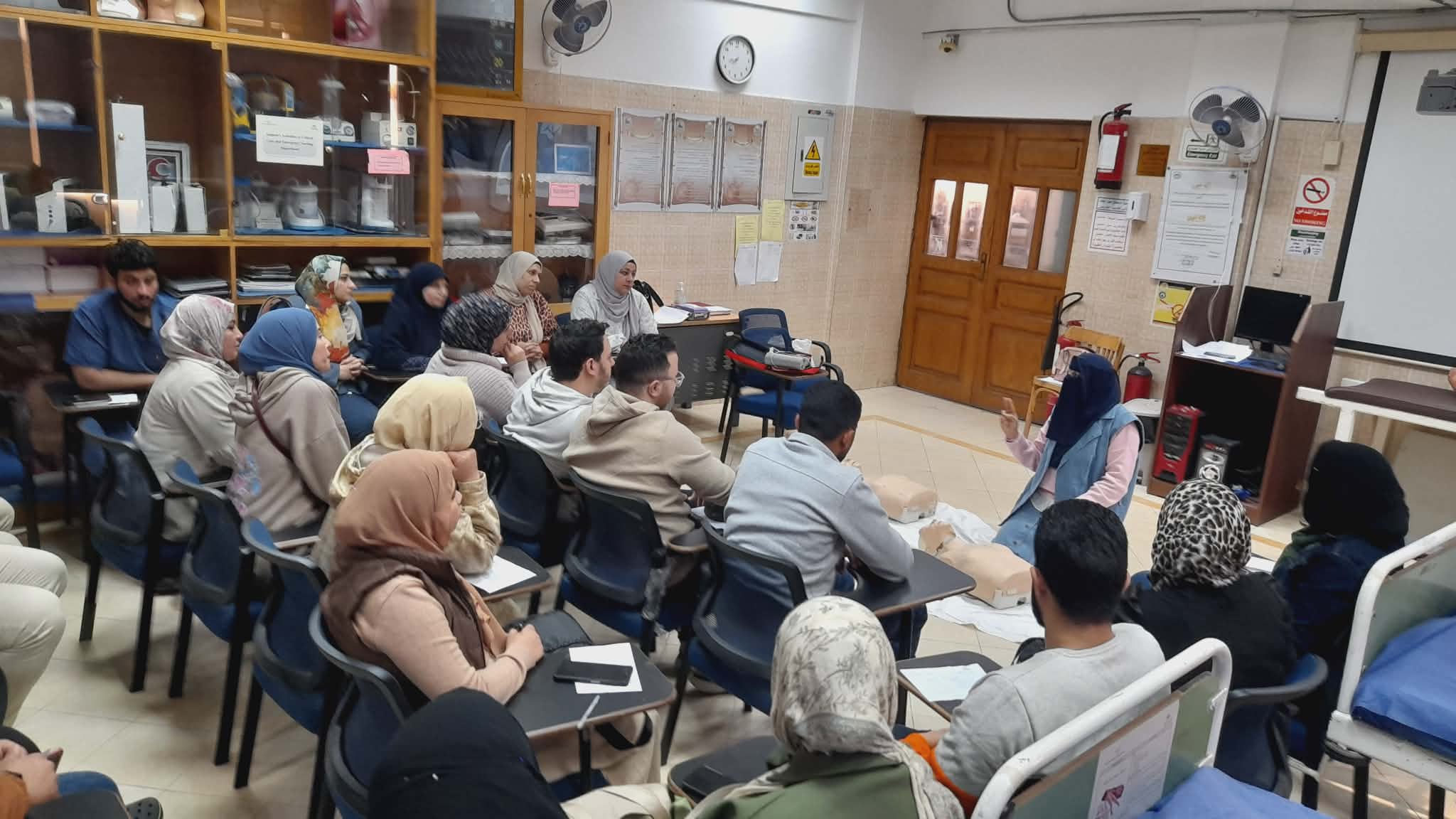 تدريب مجموعه من هيئة التمريض بمركز العيون على 