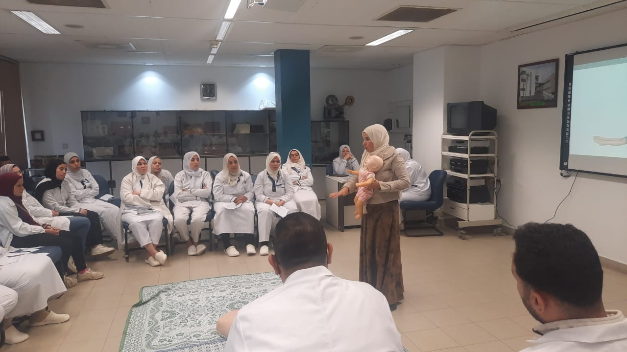 تدريب المجموعه الثانيه من الاطباء وهيئه التمريض بمركز الكلى والمسالك البولية بجامعة المنصورة على 