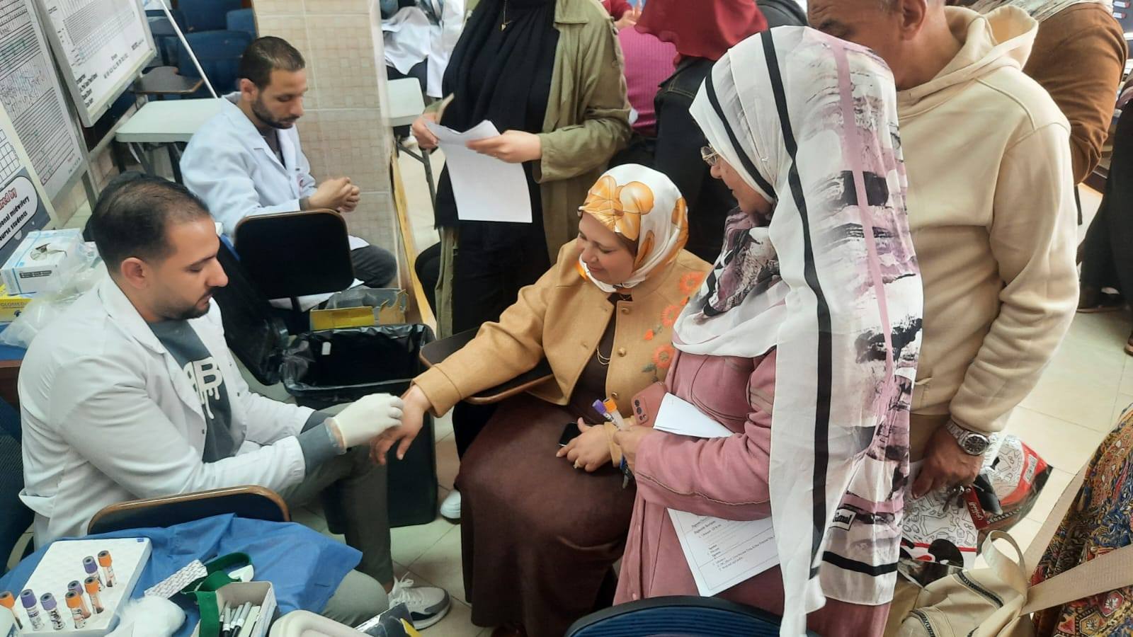 تنظيم كلية التمريض بجامعة المنصورة قافلة طبية في إطار دورها المجتمعي وحرصها على دعم صحة منسوبيها وتعزيز جودة الحياة داخل المجتمع الجام 